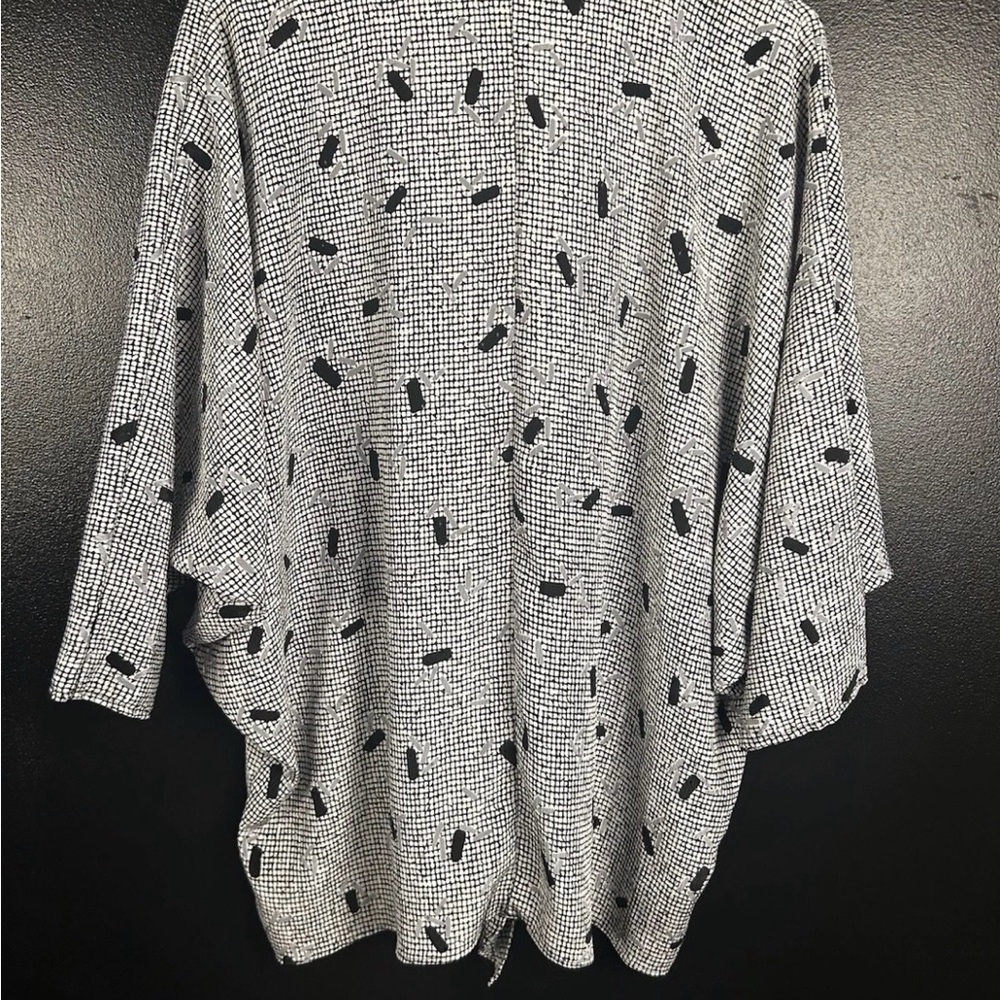 Chic Black and White Patterned Button Down Shirt - image 2